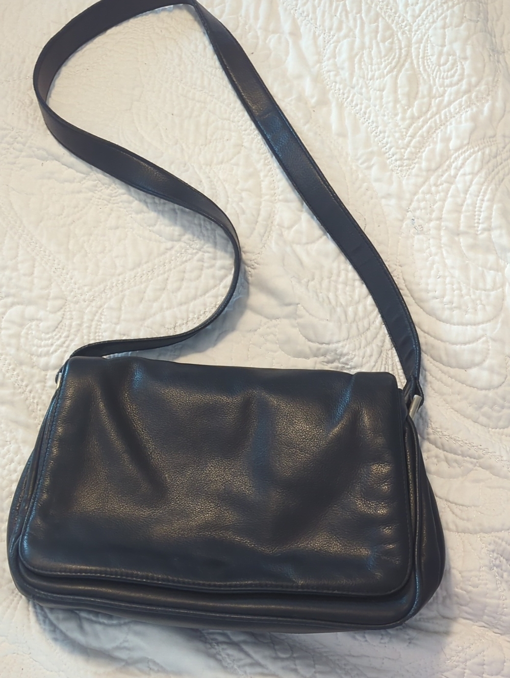 Vintage Liz Claiborne Black Leather Crossbody Bag - Classic Everyday Style